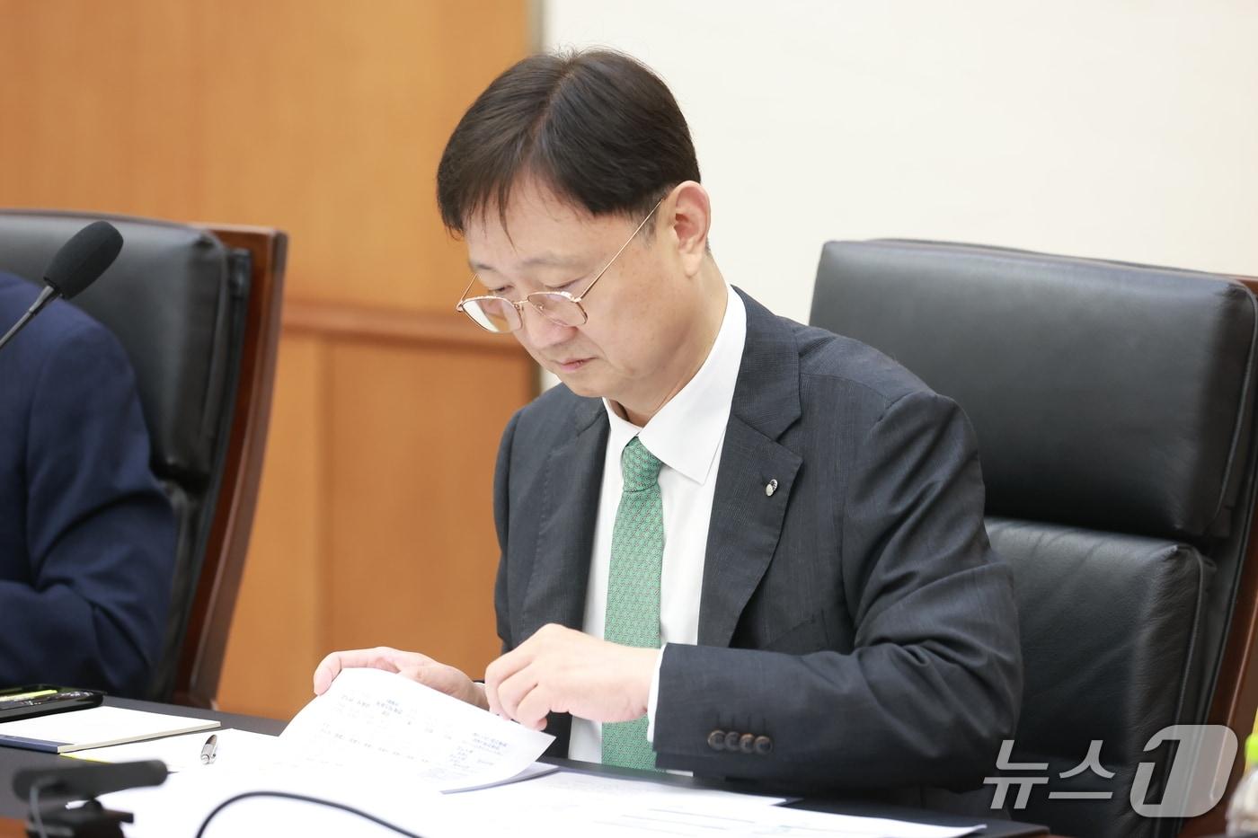 본문 이미지 - 이찬진 금융감독원장은 지난 4일 서울 여의도 본원에서 '제4차 소비자위험대응협의회'를 열고 소비자 보호와 관련된 주요 현안을 논의했다. 2026.09.04 / 사진제공=금융감독원