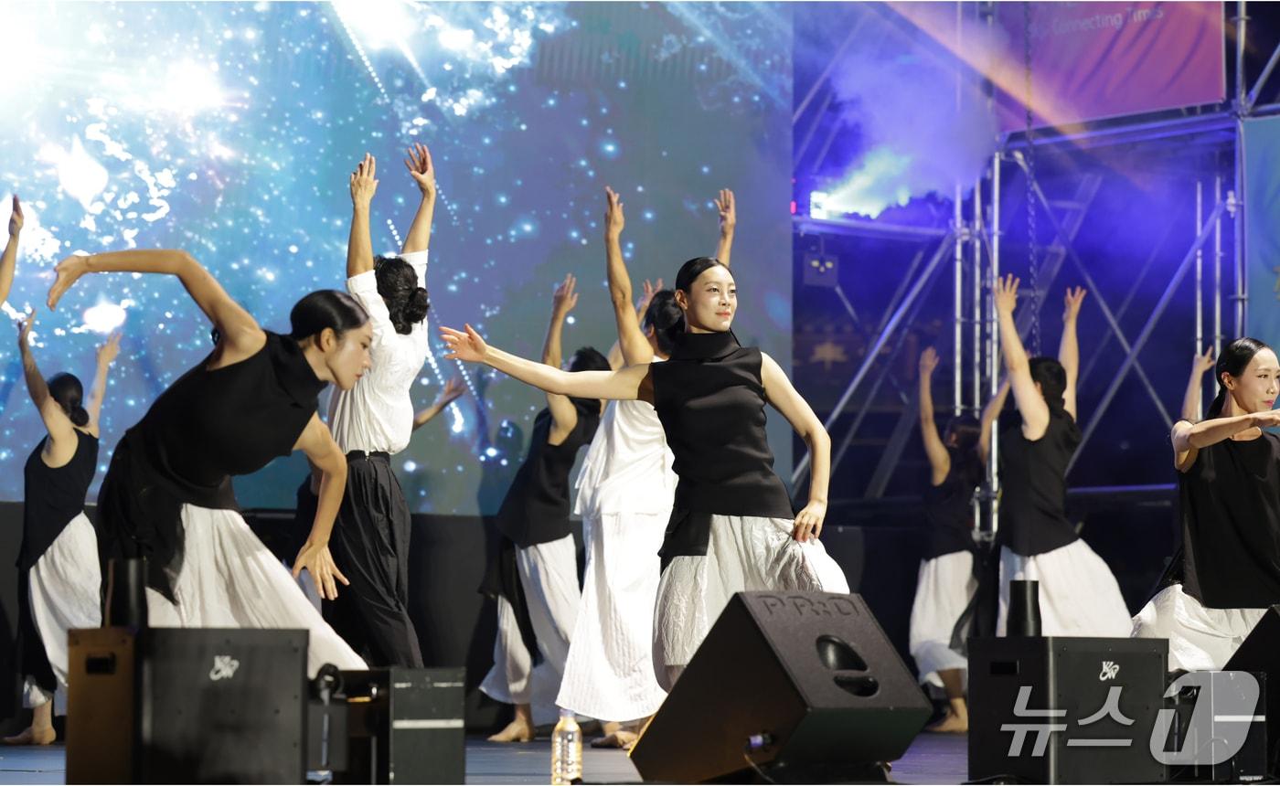 본문 이미지 - 2026 직지문화축제 폐막식 축하공연.(청주시 제공. 재판매 및 DB금지)