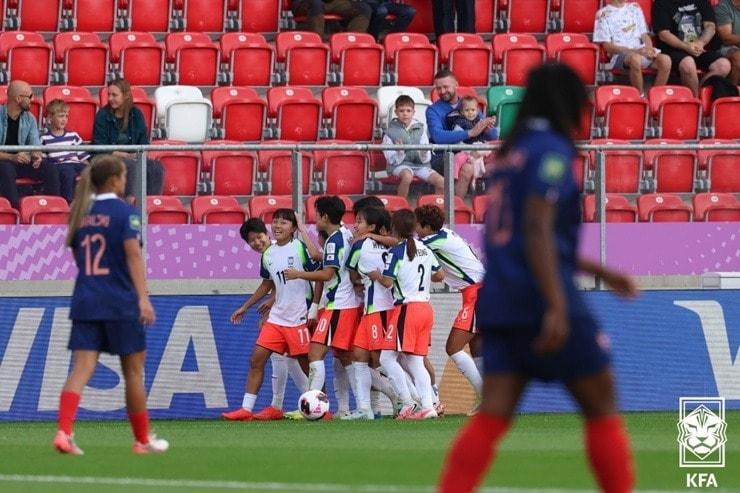 본문 이미지 - 20세 이하 여자 축구대표팀이 6일(현지시간) 열린 2026 FIFA U20 여자 월드컵 조별리그 C조 1차전에서 프랑스와 1-1로 비겼다. (대한축구협회 제공)