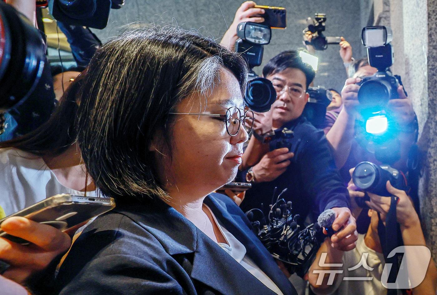 본문 이미지 - 용혜인 성평등가족부 장관 후보자가 7일 서울 서대문구 한국청소년활동진흥원에 마련된 인사청문회 준비 사무실로 출근하고 있다. 2026.9.7 ⓒ 뉴스1 이호윤 기자