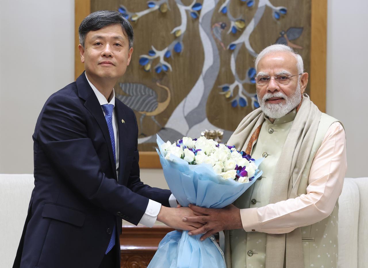 본문 이미지 - 장병규 의장과 나렌드라 모디(Narendra Modi) 인도 총리가 회담을 갖고 게임·디지털 엔터테인먼트 협력의지를 확인했다(크래프톤 제공)/뉴스1
