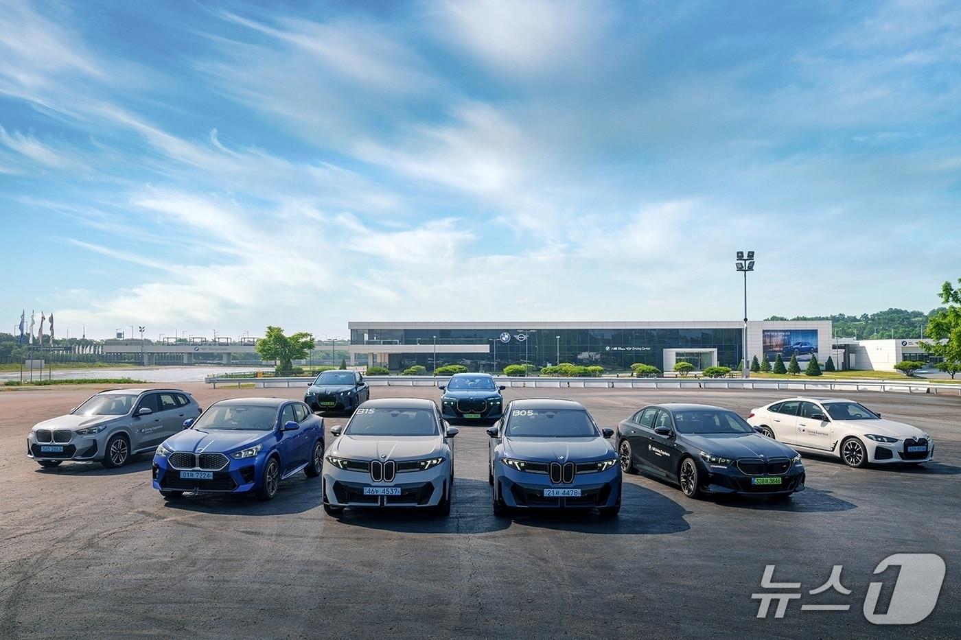 본문 이미지 -  BMW 그룹이 순수전기차(BEV) 누적 판매 200만대를 돌파했다. 사진은 BMW 그룹 전기차 라인업.(BMW 제공)