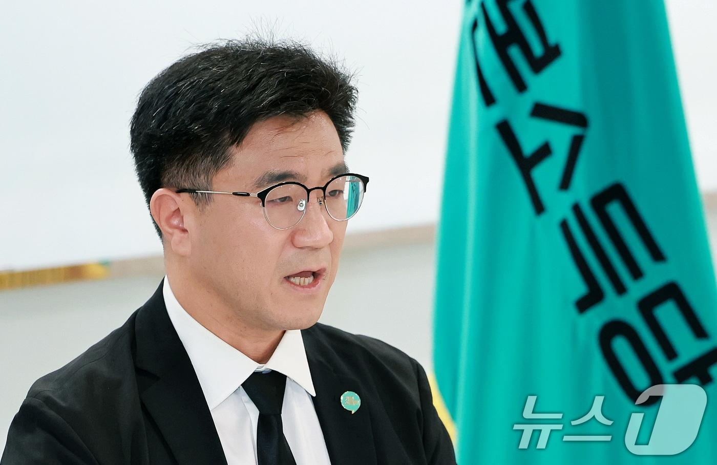 본문 이미지 - 오준호 기본소득당 당대표가 지난 7일 서울 여의도 기본소득당사에서 열린 최고위원회의에 참석해 모두발언하고 있다. 2026.9.7 ⓒ 뉴스1 이호윤 기자
