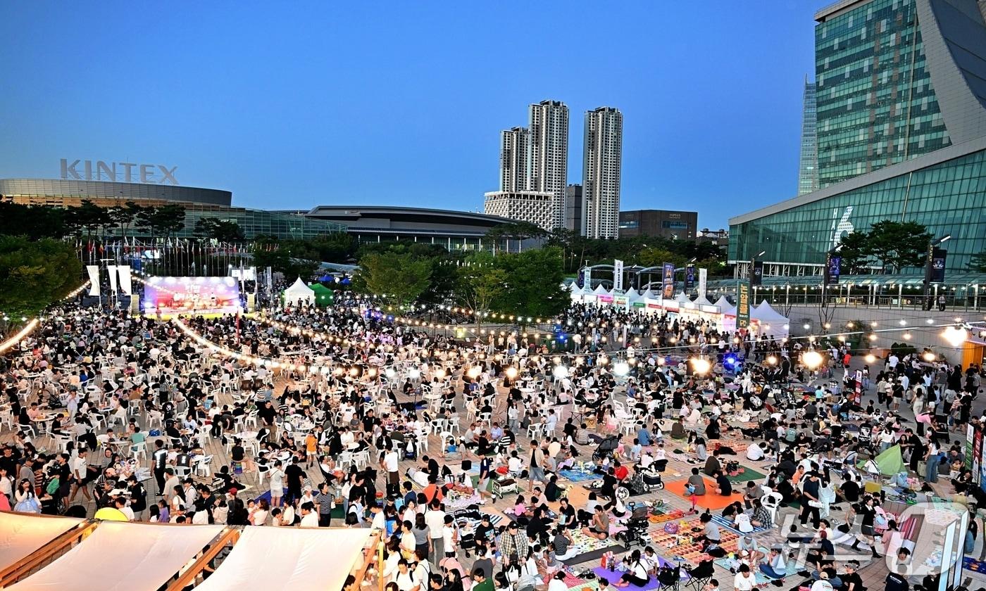 본문 이미지 - 지난 5일 킨텍스 야외 광장에서 열린 킨텍스 '킨밤 지새우고' 문화축제 현장. (킨텍스 제공, 재판매 및 DB금지)