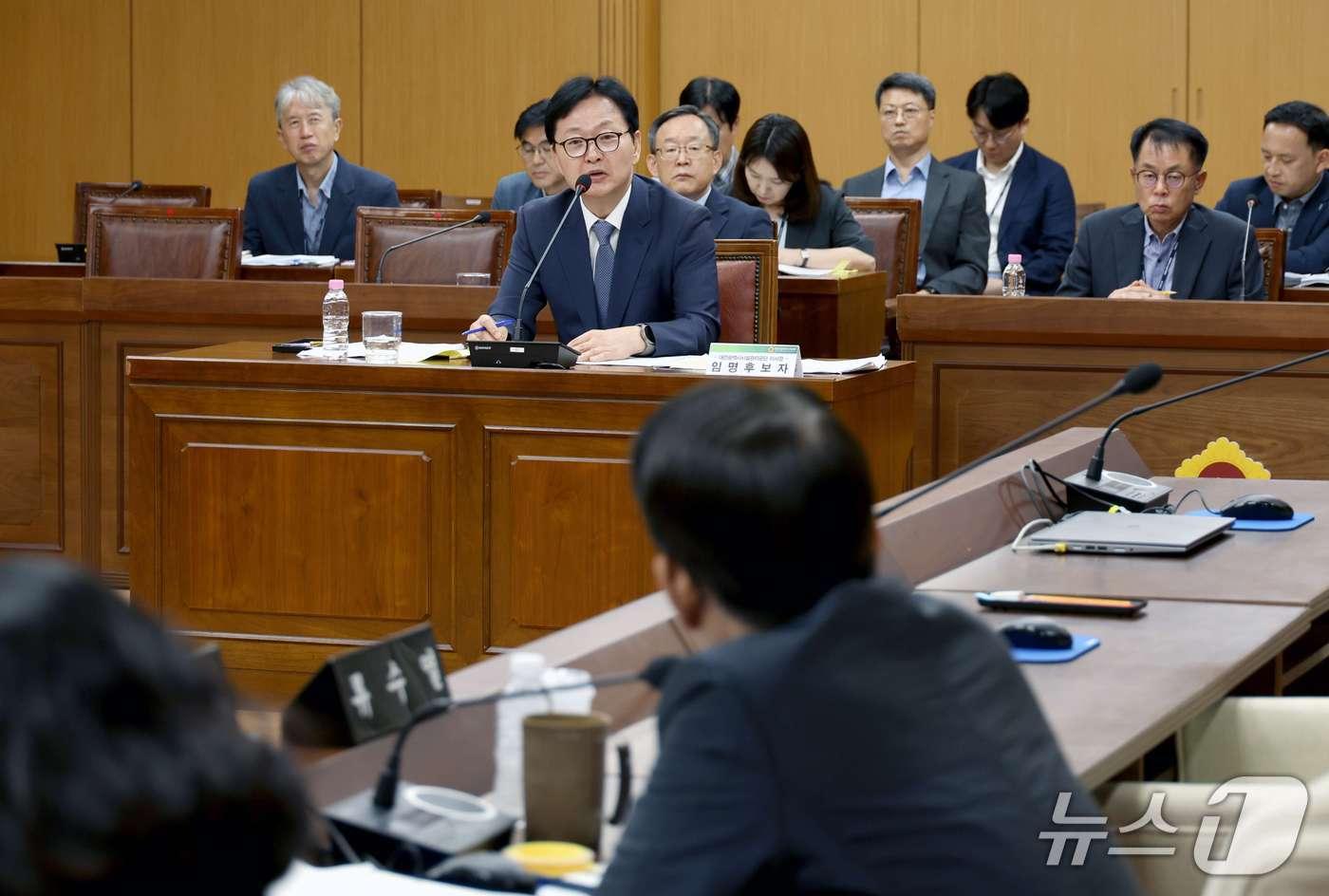 본문 이미지 - 대전시의회가 지난 4일 민인홍 대전시설관리공단 이사장에 대한 인사청문회를 진행하고 있다. (시의회 제공) / 뉴스1