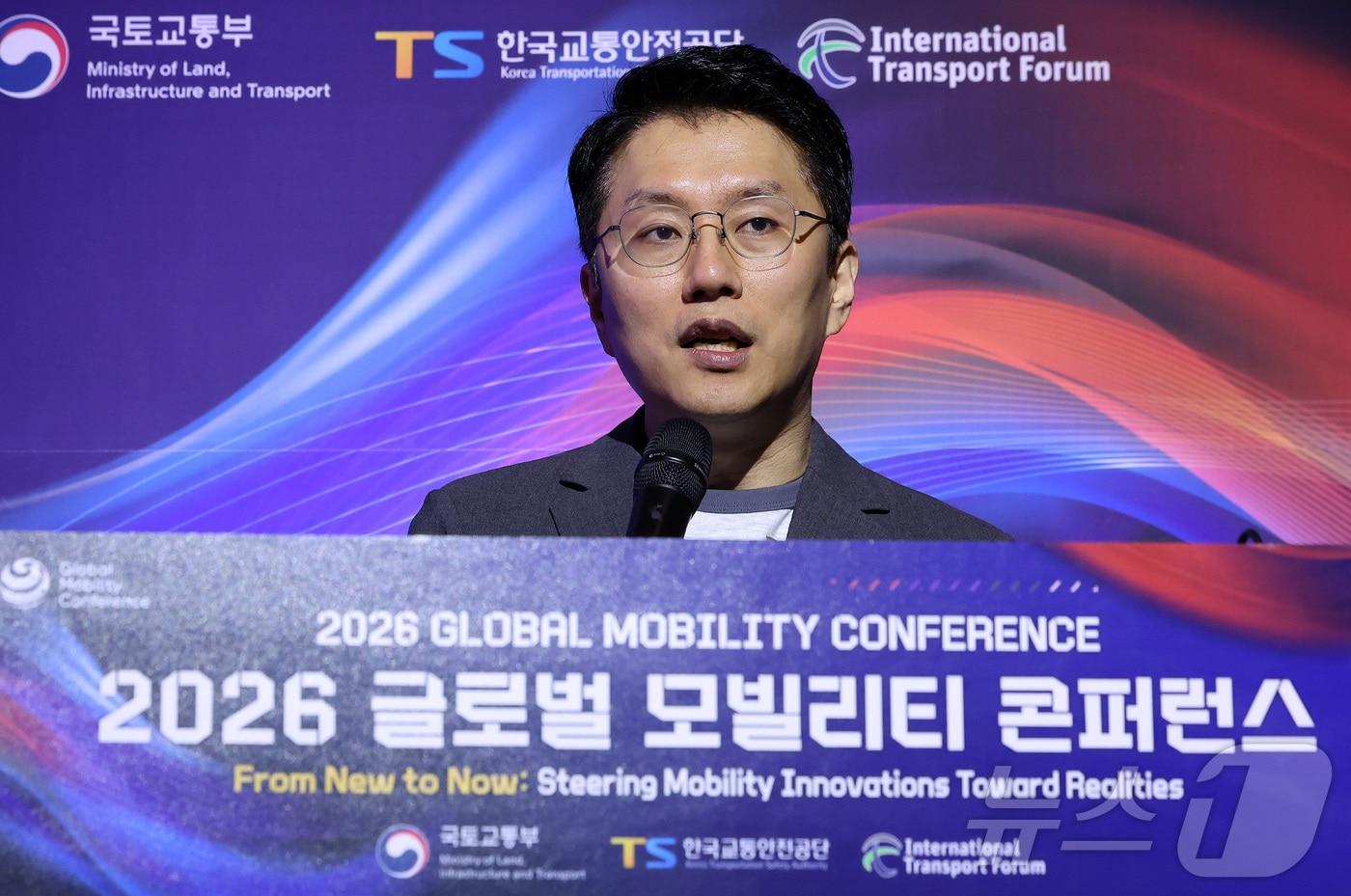 본문 이미지 - 류긍선 카카오모빌리티 대표이사가 7일 서울 중구 웨스틴 조선 서울에서 열린 2026 글로벌 모빌리티 콘퍼런스에서 '자율주행 기술을 일상의 이동으로'라는 주제로 기조연설을 하고 있다. 2026.9.7 ⓒ 뉴스1 김성진 기자