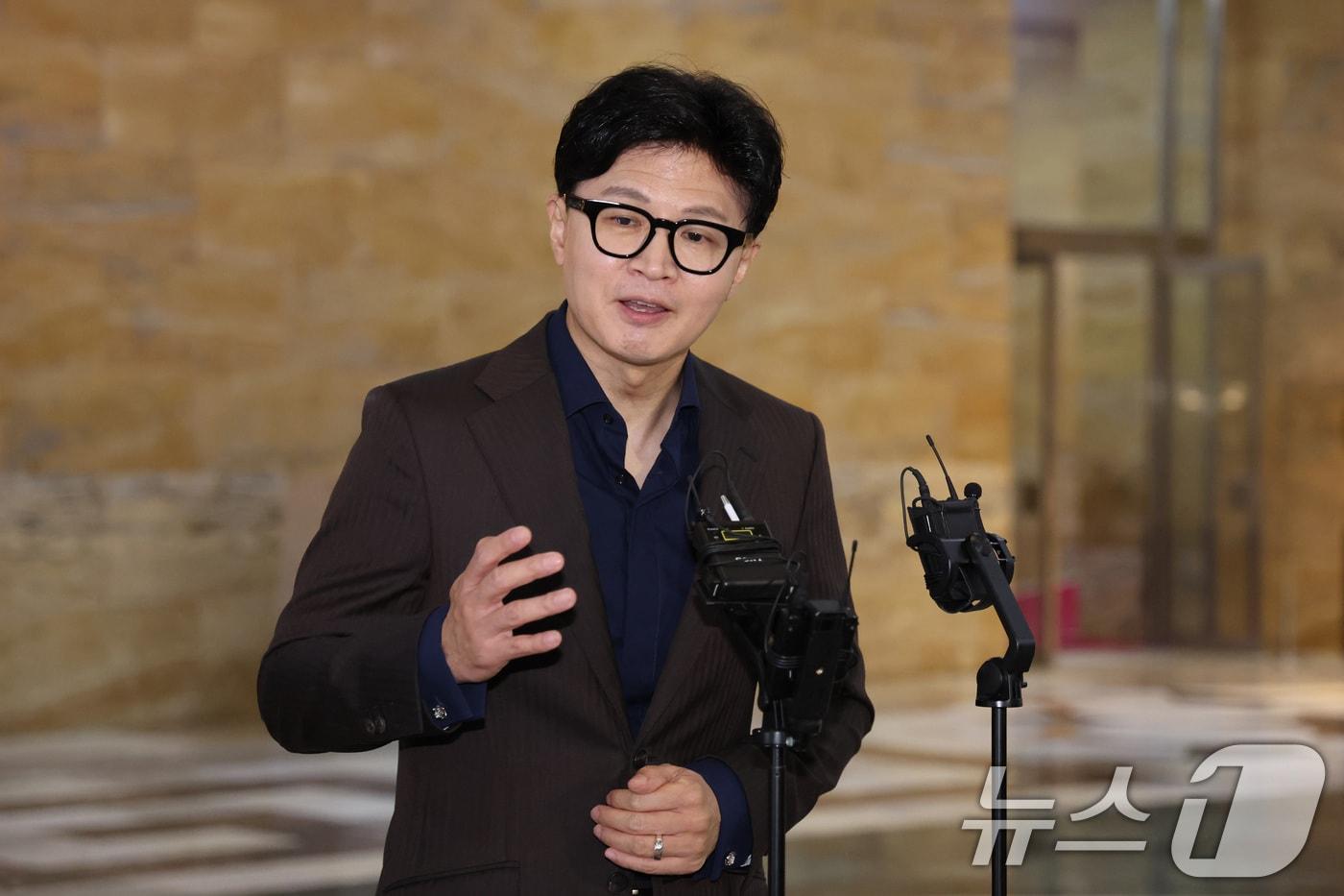 본문 이미지 - 한동훈 무소속 의원이 7일 서울 여의도 국회에서 김승원 법무부 장관 후보자 의혹과 관련해 취재진의 질의에 답변하고 있다. 2026.9.7 ⓒ 뉴스1 신웅수 기자