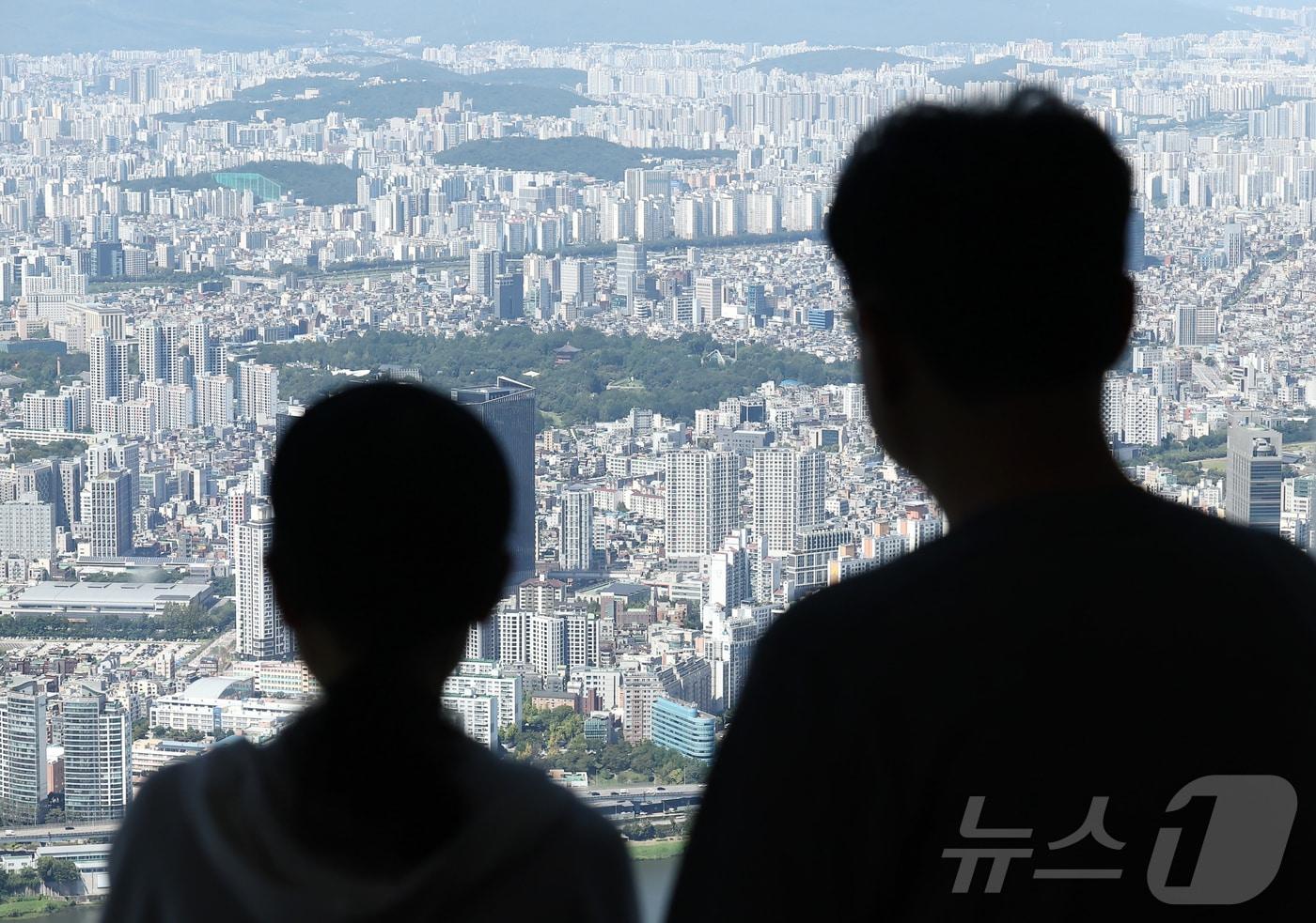 본문 이미지 - 서울 송파구 롯데월드타워 전망대에서 바라본 아파트 단지  2026.9.7 ⓒ 뉴스1 김민지 기자