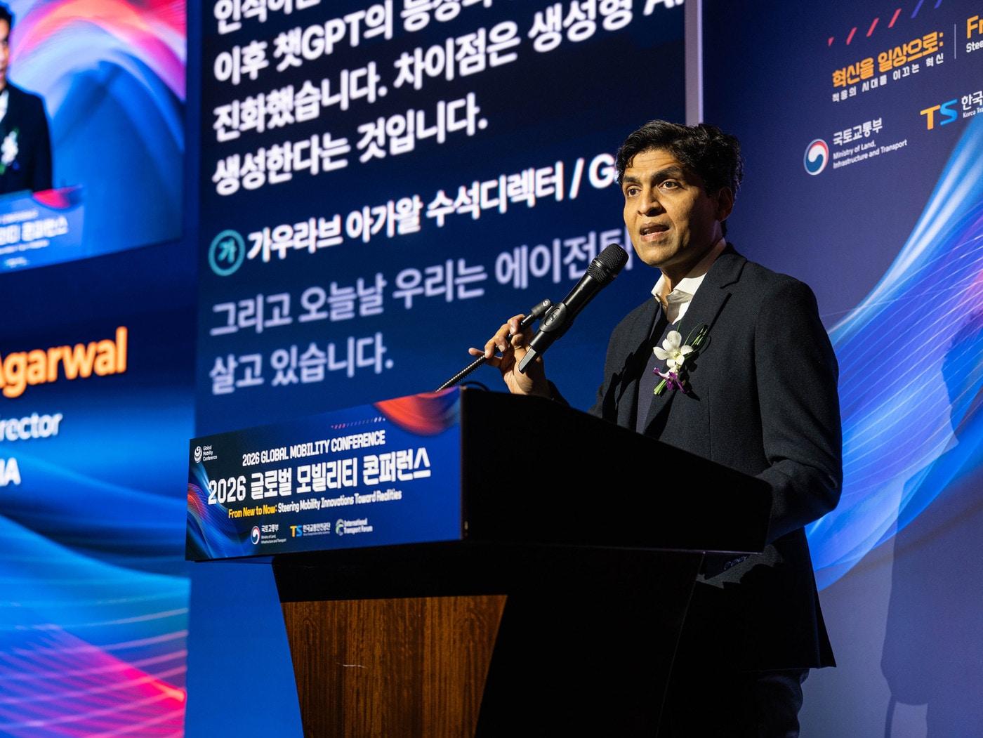 본문 이미지 - 가우라브 아가왈 엔비디아 수석디렉터가 7일 서울에서 열린 글로벌 모빌리티 콘퍼런스에서 기조강연을 하고 있다.(한국교통안전공단 제공)ⓒ뉴스1 