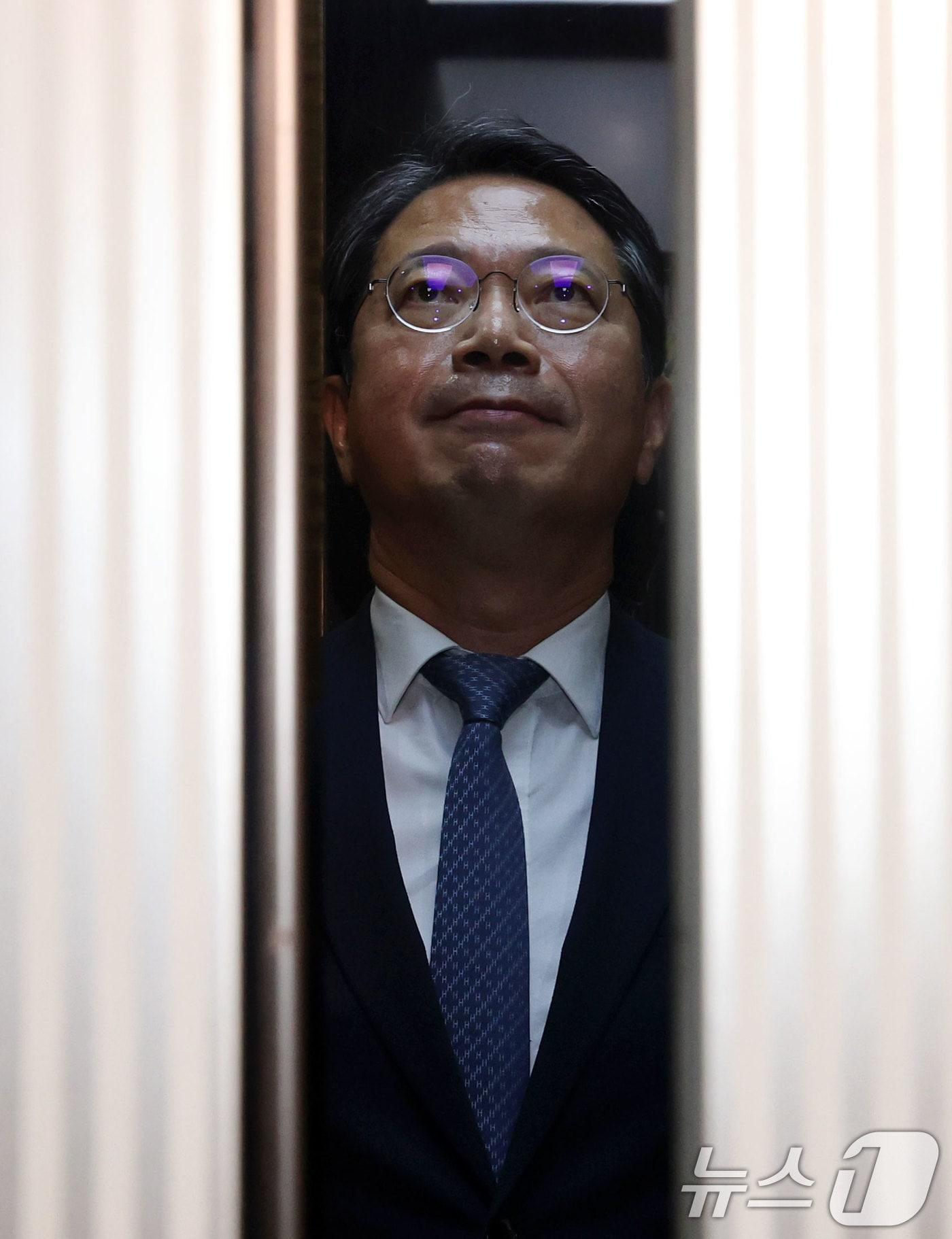 본문 이미지 - 김승원 법무부 장관 후보자가 7일 오전 서울 종로구 적선현대빌딩에 마련된 인사청문회 준비 사무실로 출근하고 있다. (공동취재) 2026.9.7 ⓒ 뉴스1 이광호 기자