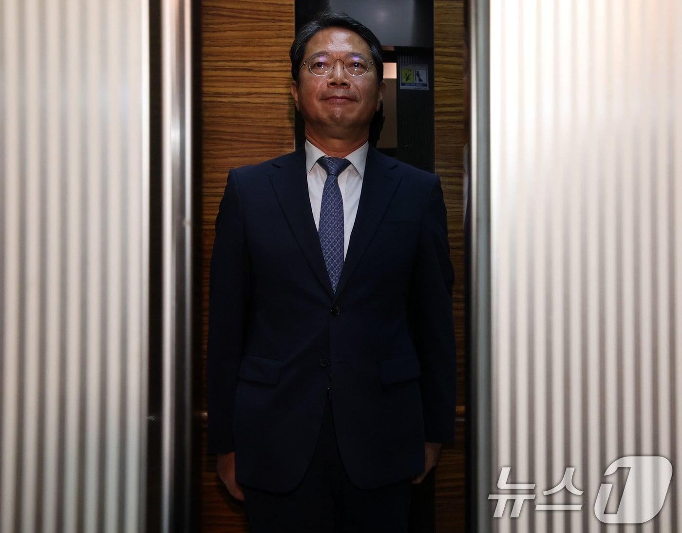 본문 이미지 - 김승원 법무부 장관 후보자가 7일 오전 서울 종로구 적선현대빌딩에 마련된 인사청문회 준비 사무실로 출근하고 있다. (공동취재) 2026.9.7 ⓒ 뉴스1 이광호 기자