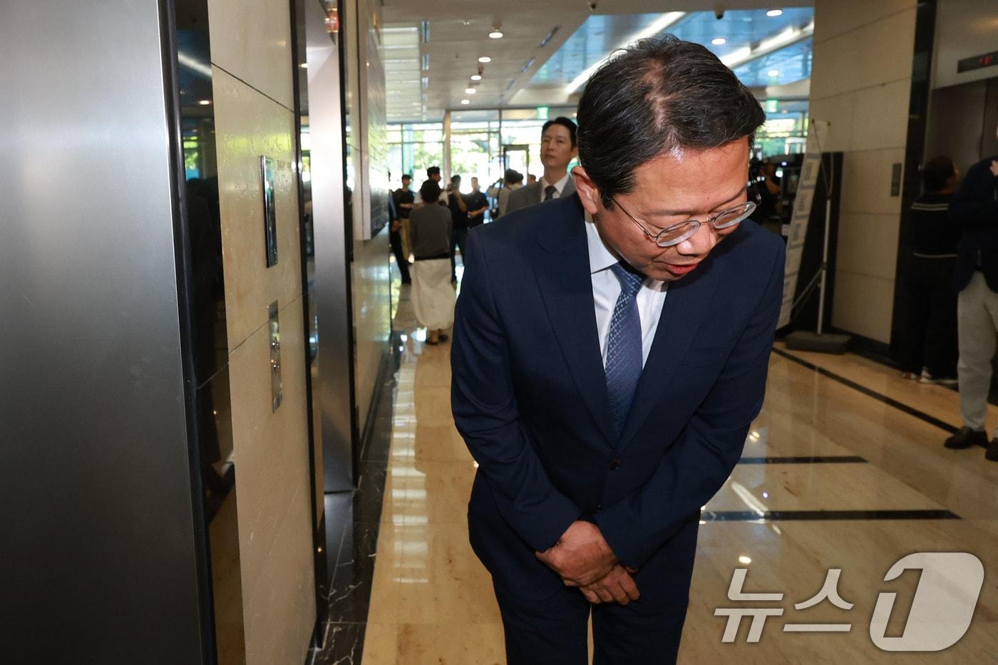 본문 이미지 - 김승원 법무부 장관 후보자가 7일 오전 서울 종로구 적선현대빌딩에 마련된 인사청문회 준비 사무실로 출근하고 있다. (공동취재) 2026.9.7 ⓒ 뉴스1 이광호 기자