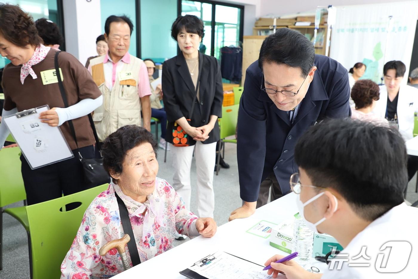 본문 이미지 - 7일 울산마을교육공동체거점센터에서 2026 농촌 왕진버스 행사가 열리고 있다. (울산농협 제공. 재판매 및 DB 금지) /뉴스1