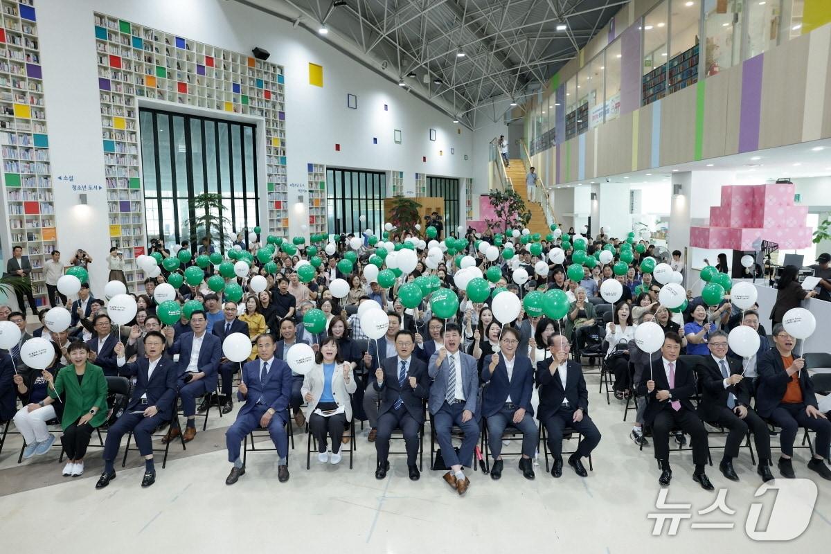 본문 이미지 - 7일 고양시 호수공원 꽃전시장에서 열린 'UN 글로벌 AI 허브 범시민추진위원회' 출범식. (고양시 제공, 재판매 및 DB금지)