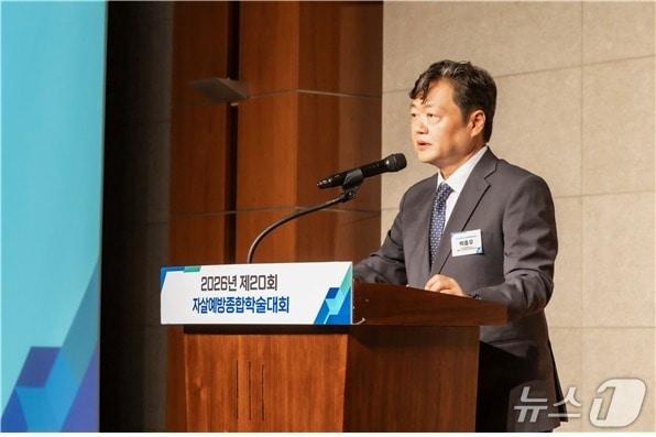 본문 이미지 - 한국자살예방협회는 지난 4일 서울 용산구 백범김구기념관에서 '제20회 자살예방종합학술대회'를 통해 개최했다. 백종우 협회장(사진)이 발언하는 모습.(한국자살예방협회 제공)