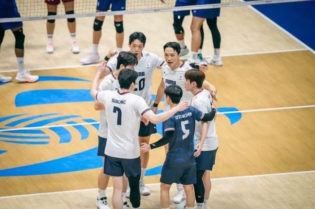 본문 이미지 - 남자 배구 대표팀이 7일 아시아남자배구선수권에서 태국에 패했다. (FIVB 홈페이지 캡처)