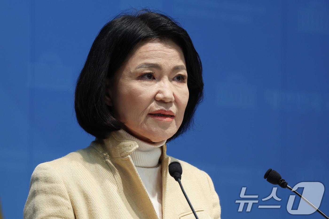 본문 이미지 - 이진숙 국민의힘 의원이 서울 여의도 국회 소통관에서 5·18 유공자 명단 공개 관련 기자회견을 하고 있다. 2026.9.8 ⓒ 뉴스1 황기선 기자