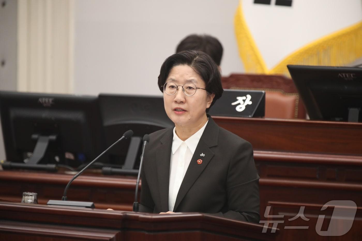 본문 이미지 - 고의숙 제주특별자치도교육감이 8일 오전 제454회 제주도의회 제1차 정례회 제5차 본회의(교육행정질문)에서 발언하고 있다. (제주도의회 제공, 재판매 및 DB 금지)