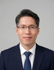 본문 이미지 - 제9대 진료심사평가위원회 위원장으로 임명된 박래웅 아주대학교 의과대학 교수 (심평원 제공)