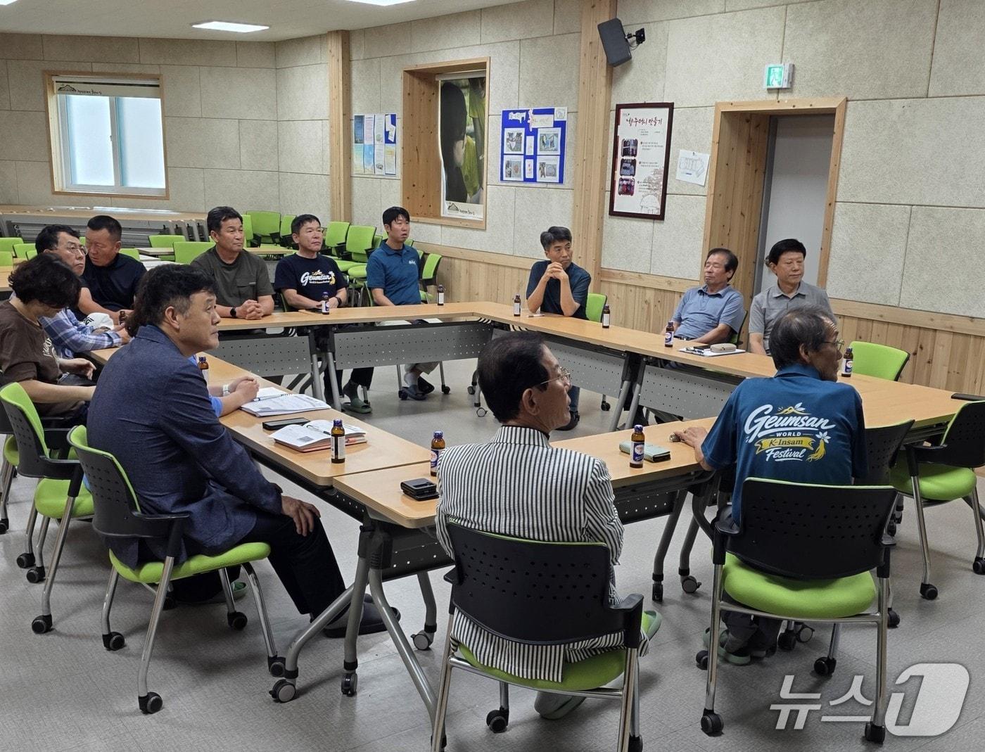 본문 이미지 - 금산군 귀농귀촌 희망인 대상 농촌에서 살아보기 프로그램 참가자들. (금산군 제공.재판매 및 DB금지) /뉴스1
