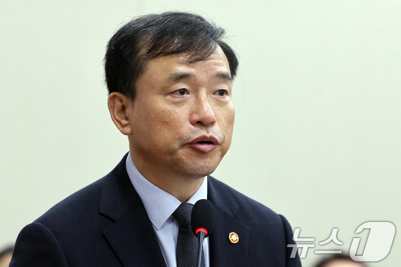 본문 이미지 - 김종철 방송미디어통신위원장이 8일 서울 여의도 국회에서 열린 과학기술정보방송통신위원회 전체회의에서 인사말을 하고 있다. 2026.9.8 ⓒ 뉴스1 황기선 기자