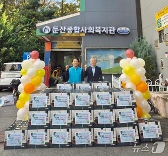본문 이미지 - 한국수자원공사 정보보안처와 AI본부는 대전 서구 둔산동 종합사회복지관에서 지역 상생과 취약계층 복지 증진을 위해 200만 원 상당의 생필품을 전달하는 나눔활동을 했다. (한국수자원공사 제공. 재판매 및 DB금지) /뉴스1