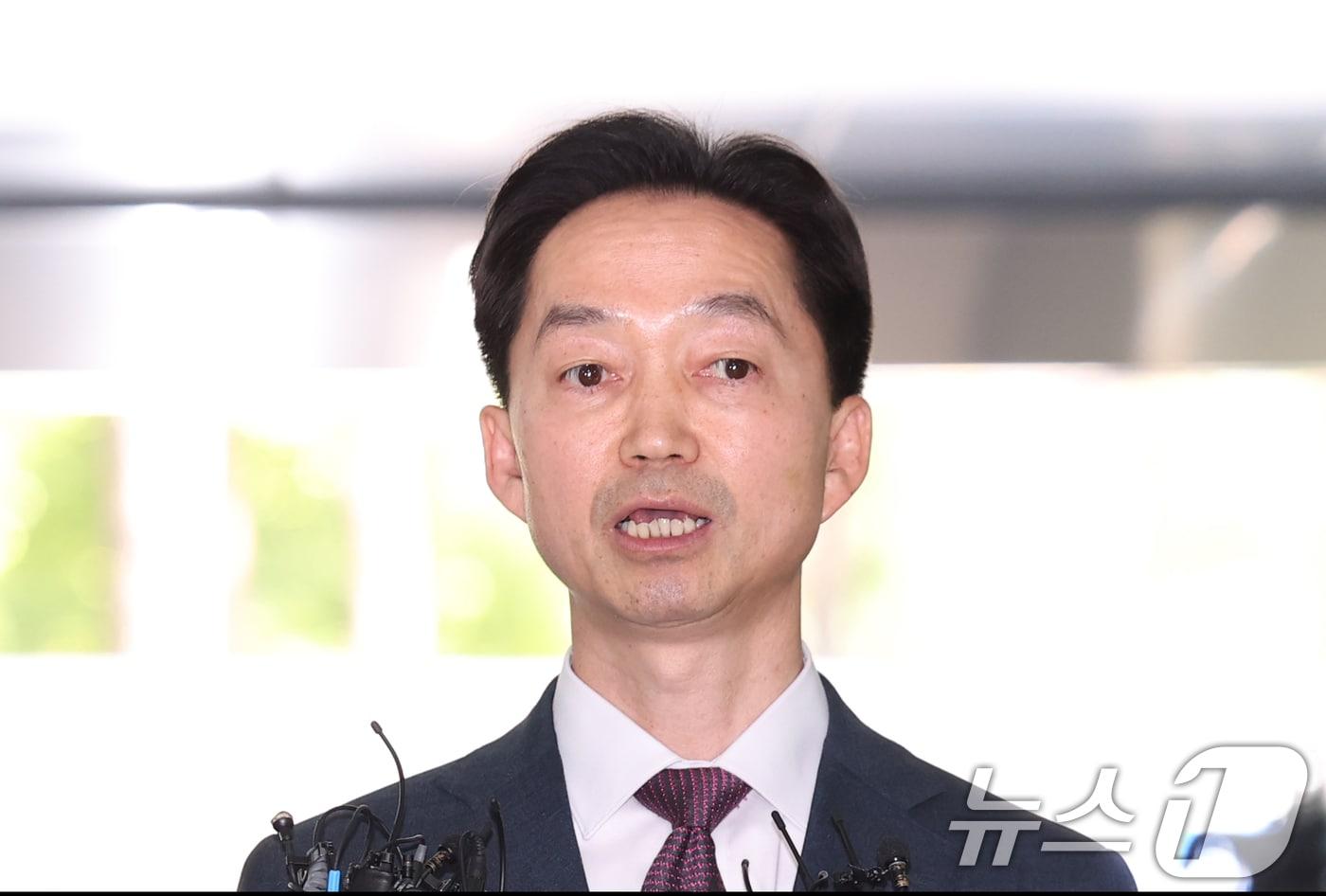 본문 이미지 - 김지용 중대범죄수사청장 후보자가 8일 오후 서울 종로구 정부서울청사 창성동 별관에 마련된 인사청문회 준비단 사무실로 첫 출근하며 소감을 밝히고 있다. 2026.9.8 ⓒ 뉴스1 오대일 기자