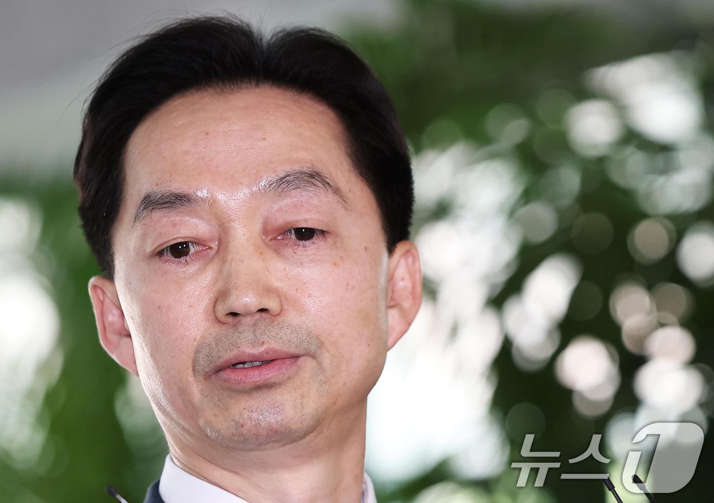 본문 이미지 - 김지용 중대범죄수사청장 후보자가 8일 오후 서울 종로구 정부서울청사 창성동 별관에 마련된 인사청문회 준비단 사무실로 첫 출근하며 소감을 밝히고 있다. 2026.9.8 ⓒ 뉴스1 오대일 기자