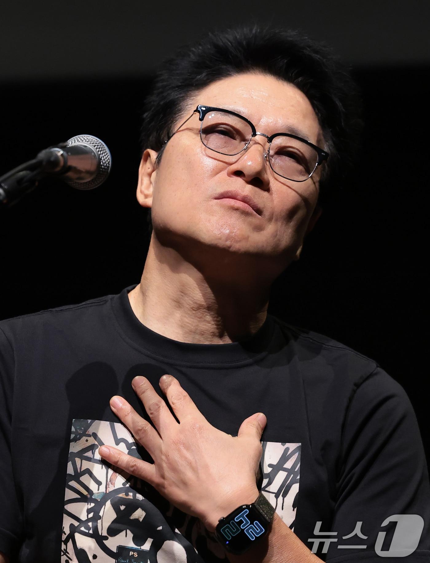 본문 이미지 - 가수 안치환이 8일 오후 서울 마포구 성미산로 연남스페이스에서 열린 정규 15집 '시즈 더 데이'(Seize the day) 미디어 쇼케이스에서 취재진 질문에 답하고 있다. 2026.9.8 ⓒ 뉴스1 권현진 기자
