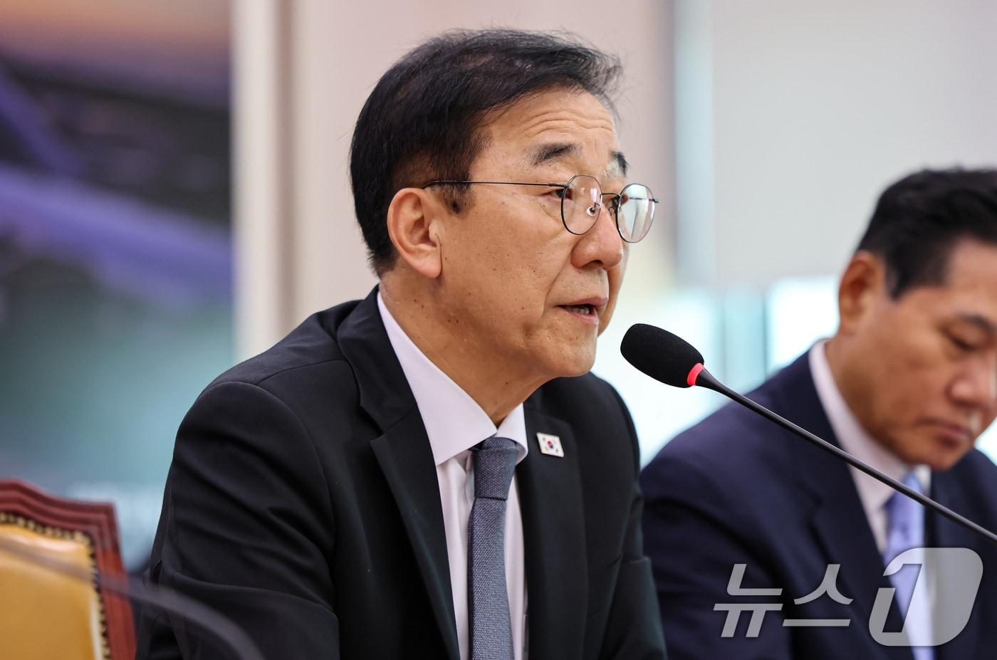 본문 이미지 - 김윤덕 국토교통부 장관이 8일 서울 여의도 국회에서 열린 국토교통위원회 전체회의에서 의원 질의에 답하고 있다. 2026.9.8 ⓒ 뉴스1 김도우 기자