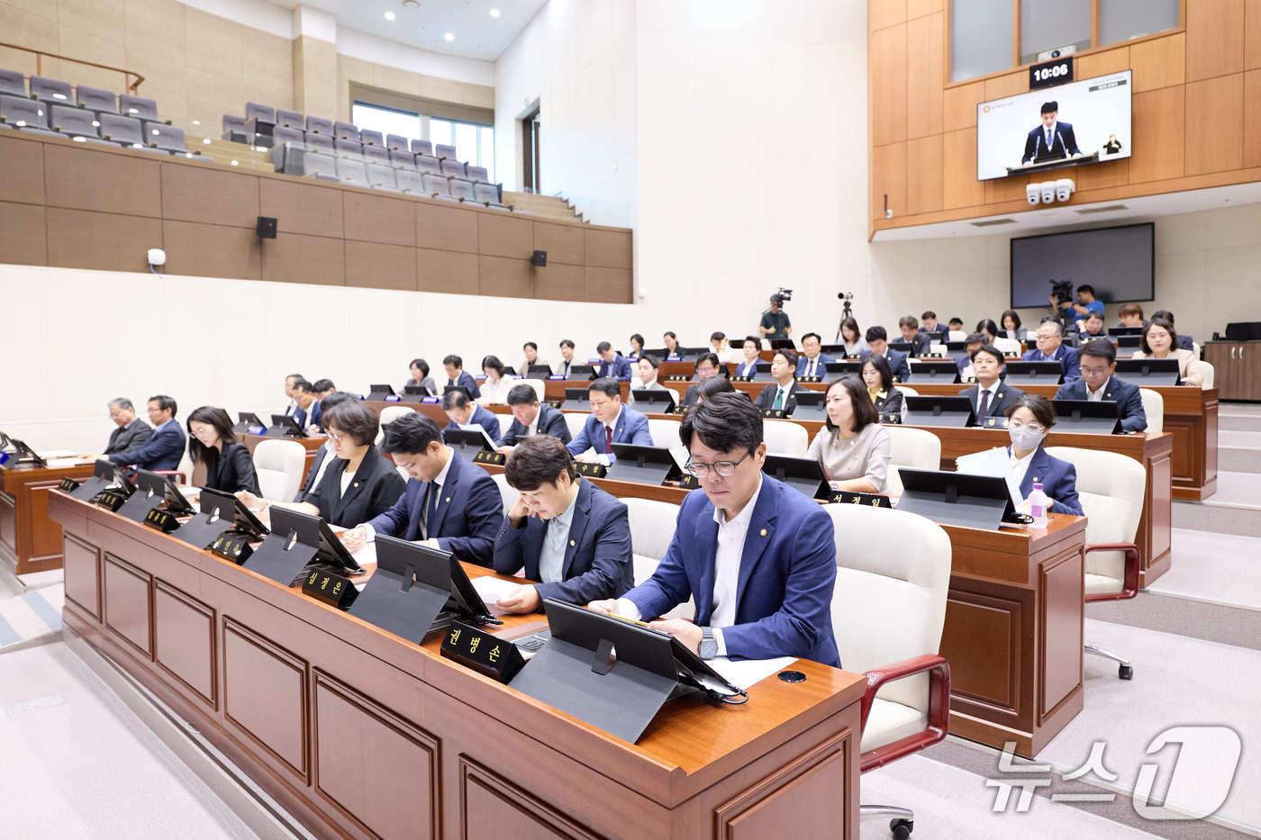 본문 이미지 - 용인시의회, 제306회 제1차 정례회 제2차 본회의 모습.(시의회 제공)