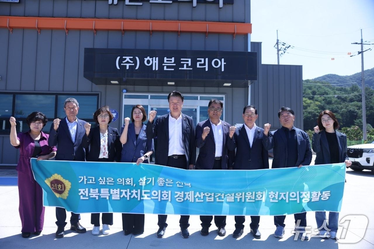 본문 이미지 - 8일 전북도의회 경제산업건설위원회가 정읍지역 기업지원·첨단산업 현장을 방문해 점검했다.(의회제공, 재판매 및 DB금지)2026.9.8/뉴스1