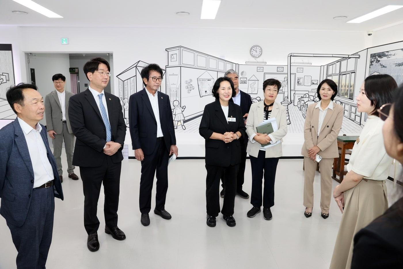 본문 이미지 - 충남도의회 교육위 도교육청 직속 기관 실태 점검 모습.(도의회 제공. 재판매 및 DB금지)/뉴스1