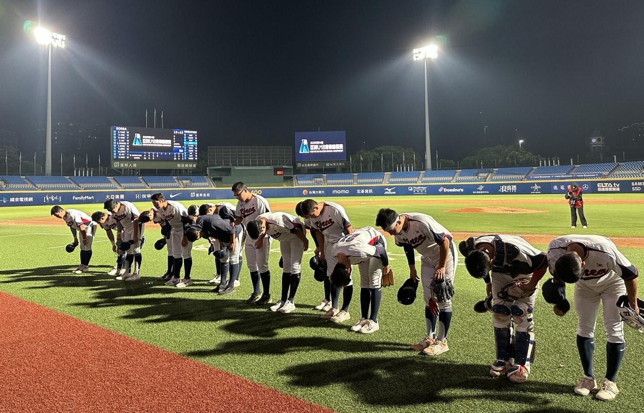 본문 이미지 - 한국 18세 이하 야구대표팀은 8일 열린 제14회 U18 아시아청소년선수권 조별리그 B조 2차전에서 싱가포르에 15-0, 4회 콜드게임 승리를 거뒀다. (공동취재단 제공)