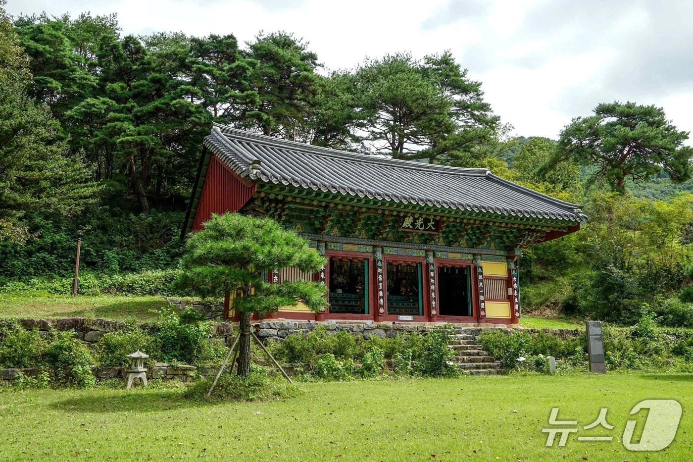 본문 이미지 - 금산 신안사 대광전 (제공=국가유산청)