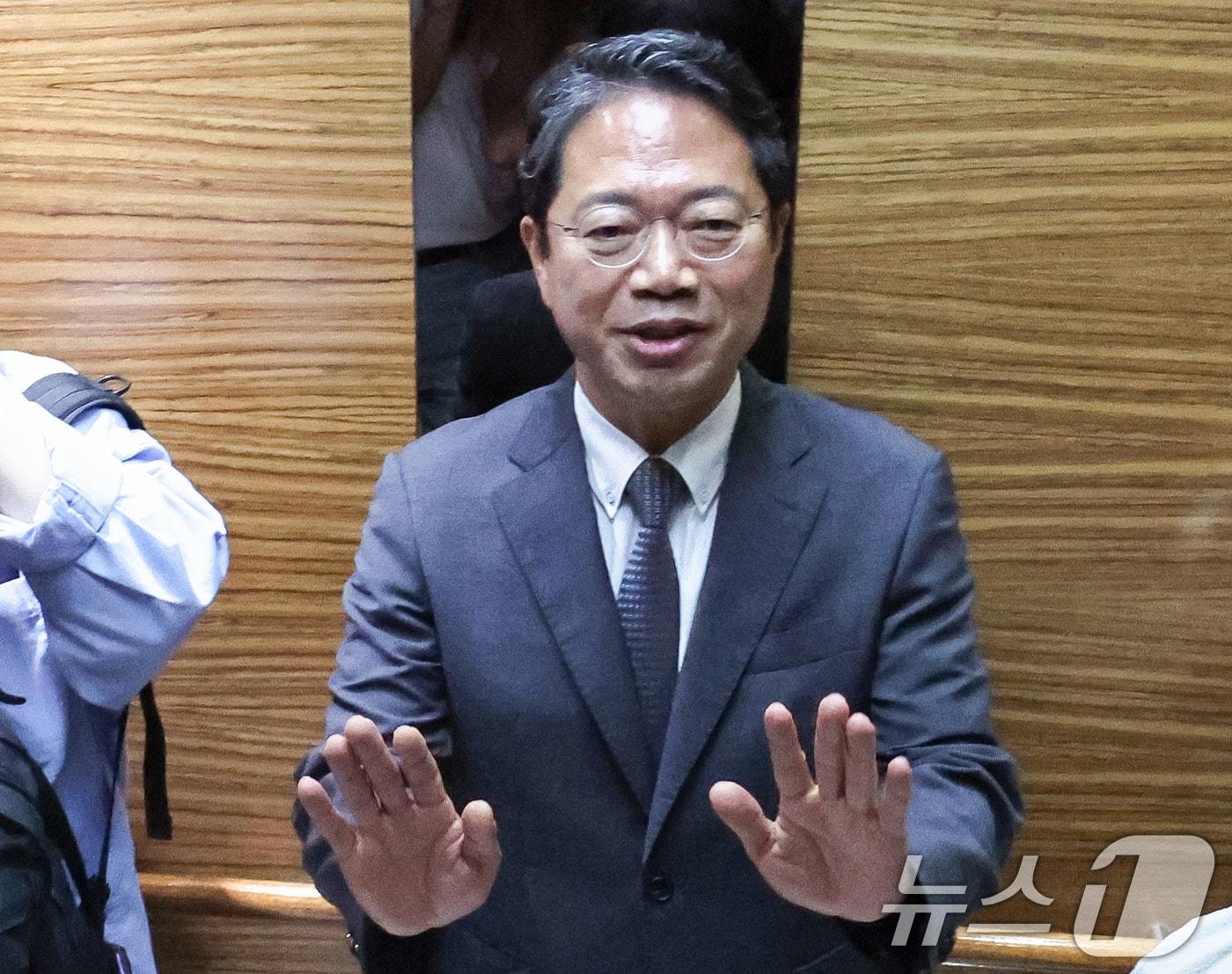 본문 이미지 - 김승원 법무부 장관 후보자가 9일 오전 서울 종로구 적선현대빌딩에 마련된 인사청문회 준비 사무실로 출근하고 있다. 2026.9.9 ⓒ 뉴스1 이종수 기자