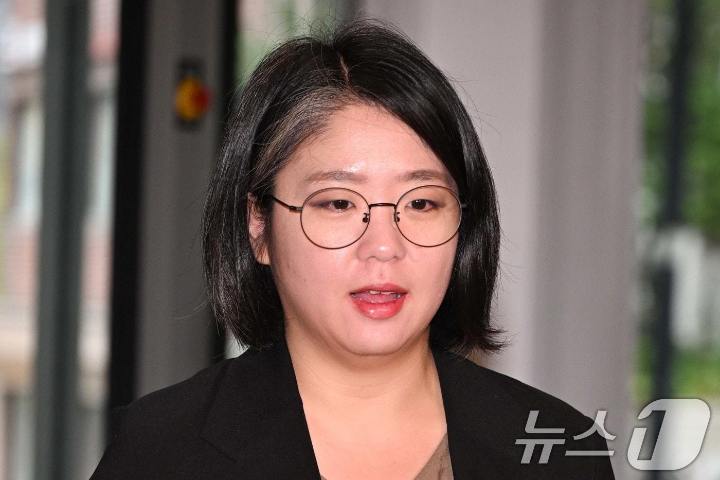 본문 이미지 - 용혜인 성평등가족부 장관 후보자가 9일 서울 서대문구 한국청소년활동진흥원에 마련된 인사청문회 준비 사무실로 출근하고 있다. (공동취재) 2026.9.9 ⓒ 뉴스1 김도우 기자