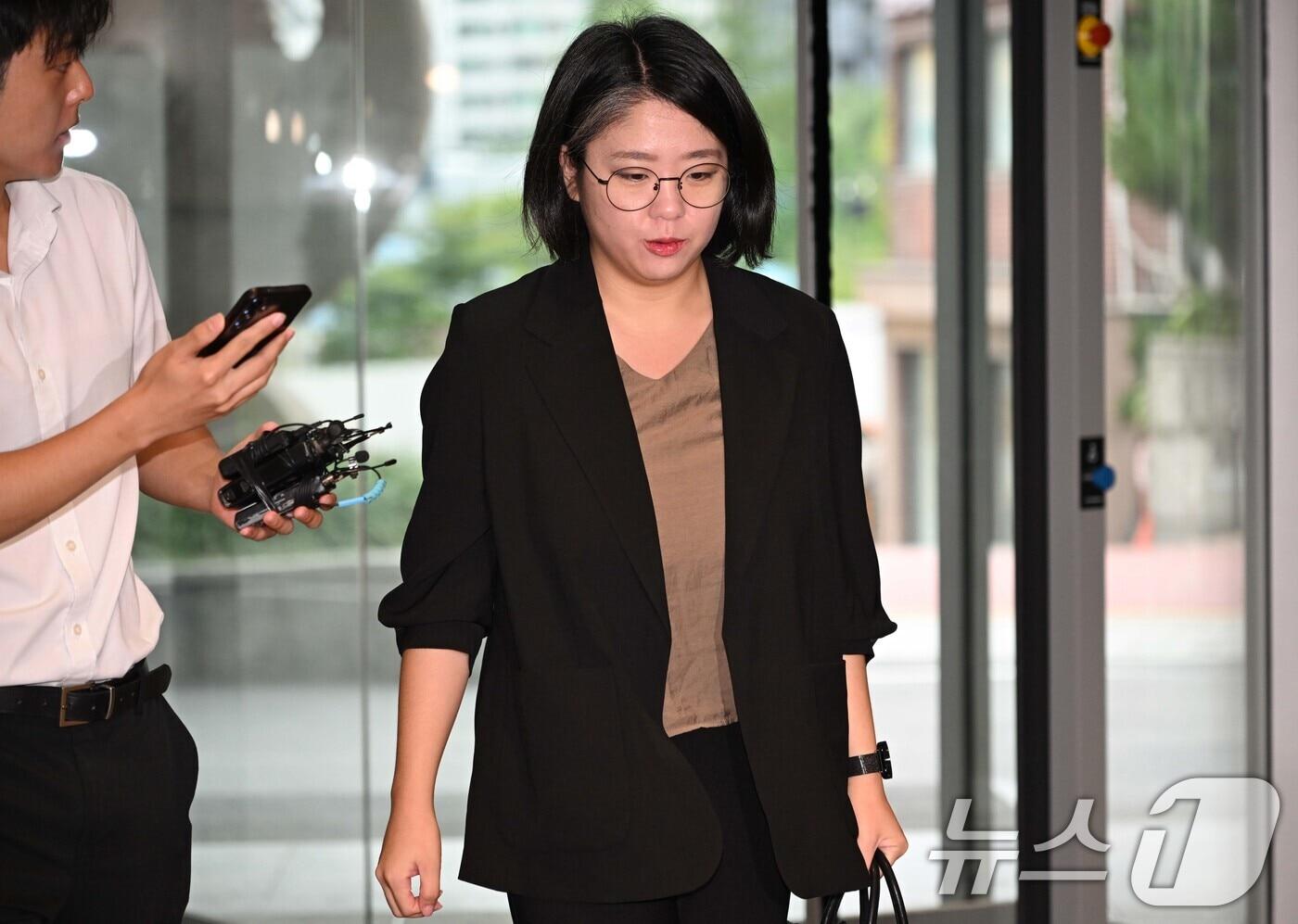 본문 이미지 - 용혜인 성평등가족부 장관 후보자가 서울 서대문구 한국청소년활동진흥원에 마련된 인사청문회 준비 사무실로 출근하고 있다. (공동취재) 2026.9.9 ⓒ 뉴스1 김도우 기자