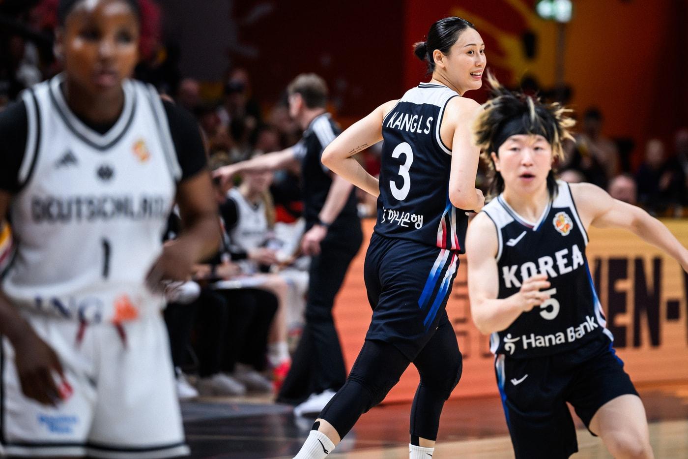 본문 이미지 - 한국 여자 농구대표팀이 9일(한국시간) 열린 2026 FIBA 여자 농구 월드컵 8강 진출팀 결정전에서 독일에 56-94로 크게 졌다. (대한민국농구협회 제공)