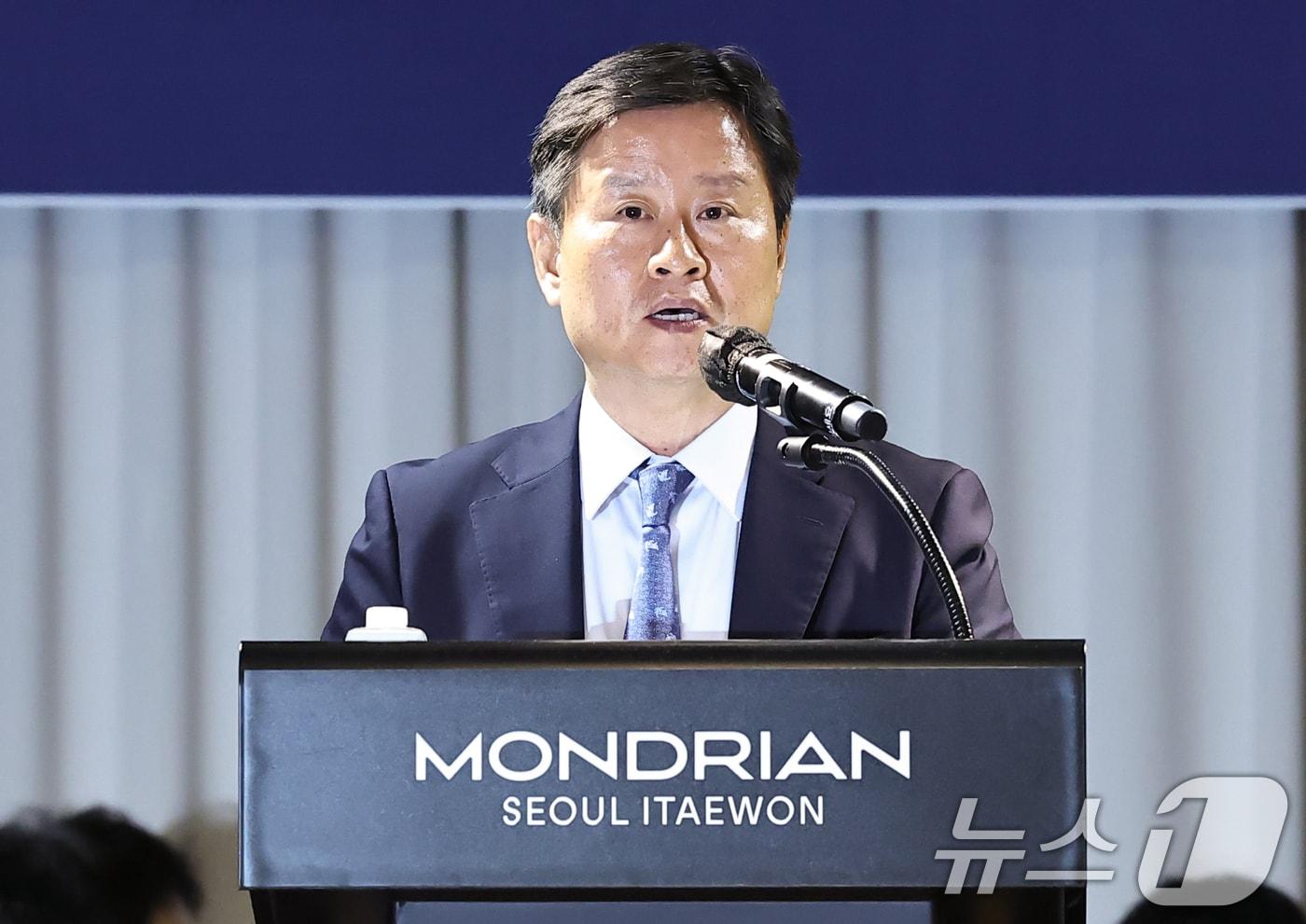 본문 이미지 - 박기덕 고려아연 대표이사가 9일 오전 서울 용산구 몬드리안호텔에서 열린 고려아연 제53기 임시주주총회에서 개회를 선언하고 있다.  (공동취재) 2026.9.9 ⓒ 뉴스1 오대일 기자