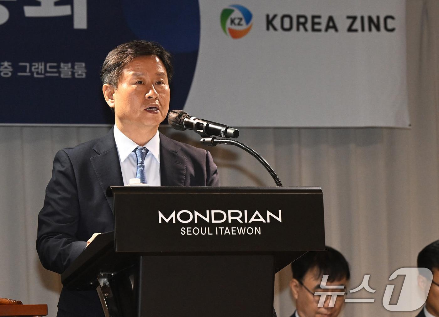본문 이미지 - 박기덕 고려아연 대표이사가 9일 오전 서울 용산구 몬드리안호텔에서 열린 고려아연 제53기 임시주주총회에서 개회를 선언하고 있다. (공동취재) 2026.9.9 ⓒ 뉴스1 오대일 기자
