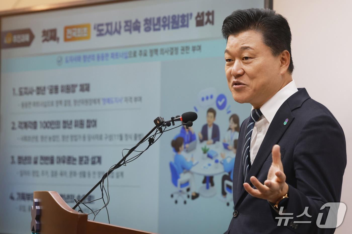 본문 이미지 - 신용한 충북지사가 9일 도청 브리핑룸에서 청년 정책 공약 브리핑을 하고 있다.(충북도 제공. 재판매 및 DB금지)