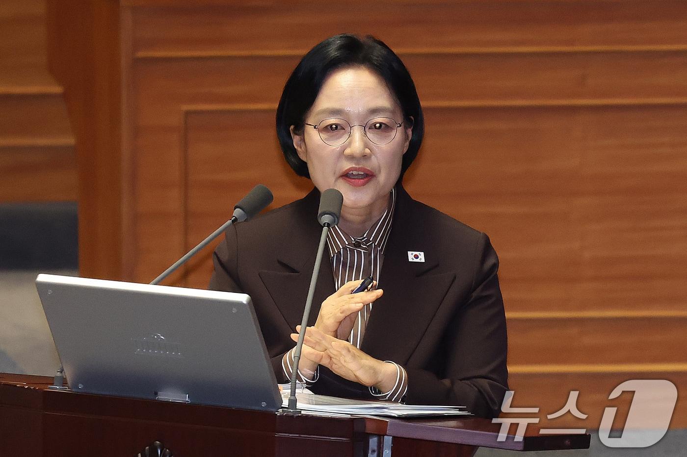 본문 이미지 - 한성숙 국무총리가 9일 서울 여의도 국회에서 열린 제439회국회(정기회) 제5차 본회의 대정부 질문에서 정치에 관한 질문에 답변하고 있다. 2026.9.9 ⓒ 뉴스1 신웅수 기자