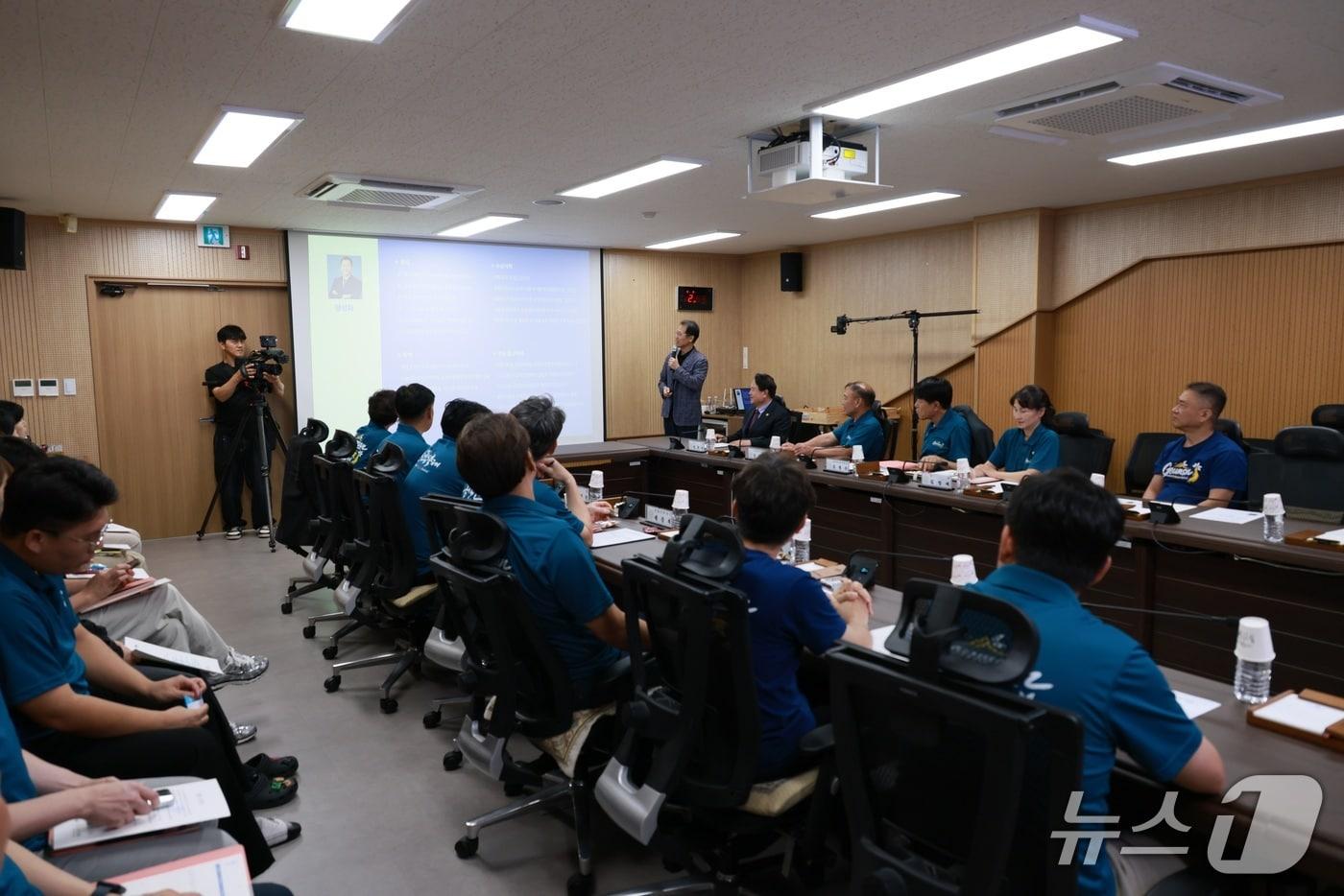 본문 이미지 - 금산군의회는 9일 군의원과 의회사무과 직원 등을 대상으로 '2026년 지방의회 청렴연수과정'을 실시했다. (금산군의회 제공. 재판매 및 DB금지) /뉴스1