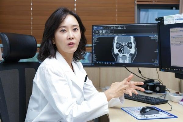 본문 이미지 - 민진영 경희대병원 이비인후과 교수가 뉴스1과 인터뷰를 하고 있다. (병원 제공)