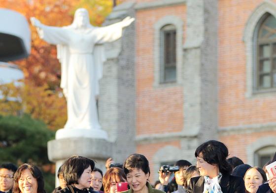 "박근혜 모교도 남녀공학 추진"…전통 남고·여고 공학 전환 러시