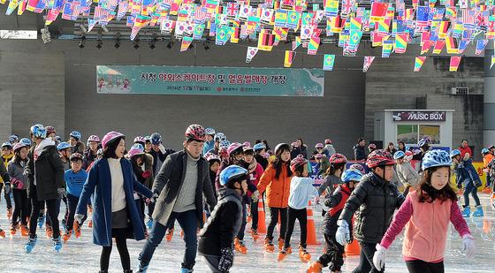 '하루 1천명 이용' 광주시청 아이스링크, 올겨울도 못 여나