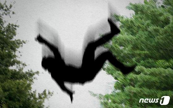 천안서 휴대전화 훔쳐 달아나던 10대, 5층 건물서 추락 중태 