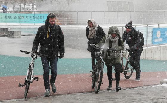 [오늘의 날씨] 대전·충남(3일, 토)…서해안 1㎝ 눈, 최저기온 -11도