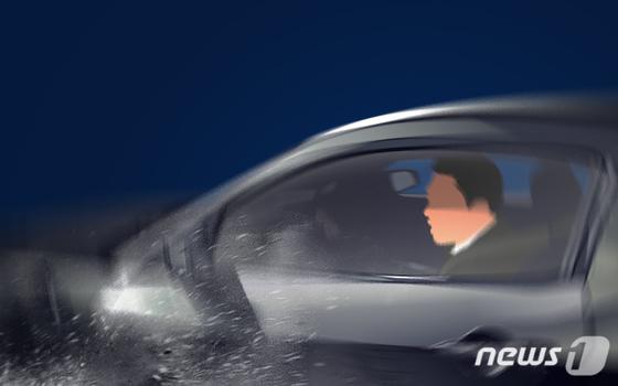 '졸음운전 때문?' 새벽 잠실대교서 가드레일 들이받고 차량 전복